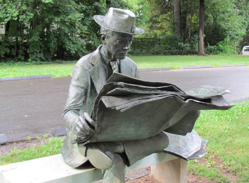 J Seward Johnson S Statue Of Newspaper Reader At Princeton Uni